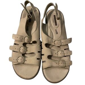 Clarks Collection Beige Slip-On Shoes‎ Size 9 / EU 40 Comfort Casual Flats